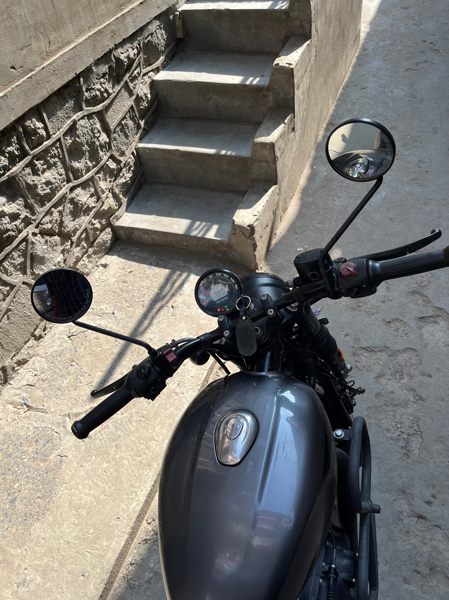 Royal Enfield Hunter 350 – Nimble & Stylish