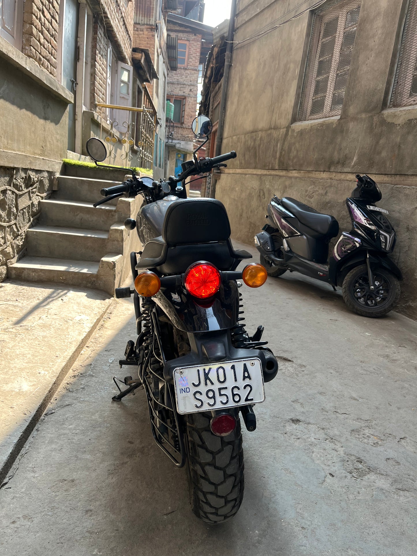 Royal Enfield Hunter 350 – Nimble & Stylish
