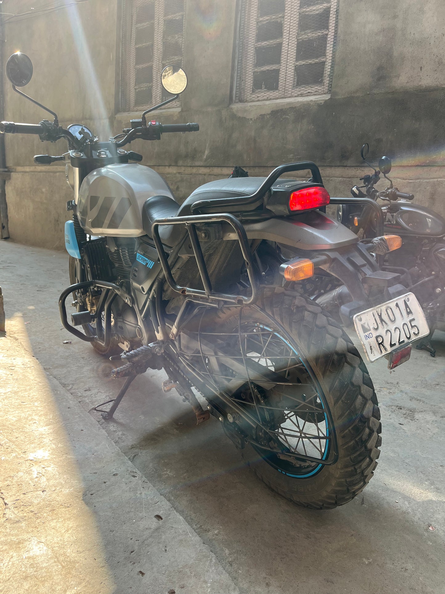 Royal Enfield Scram 411 – Urban Explorer