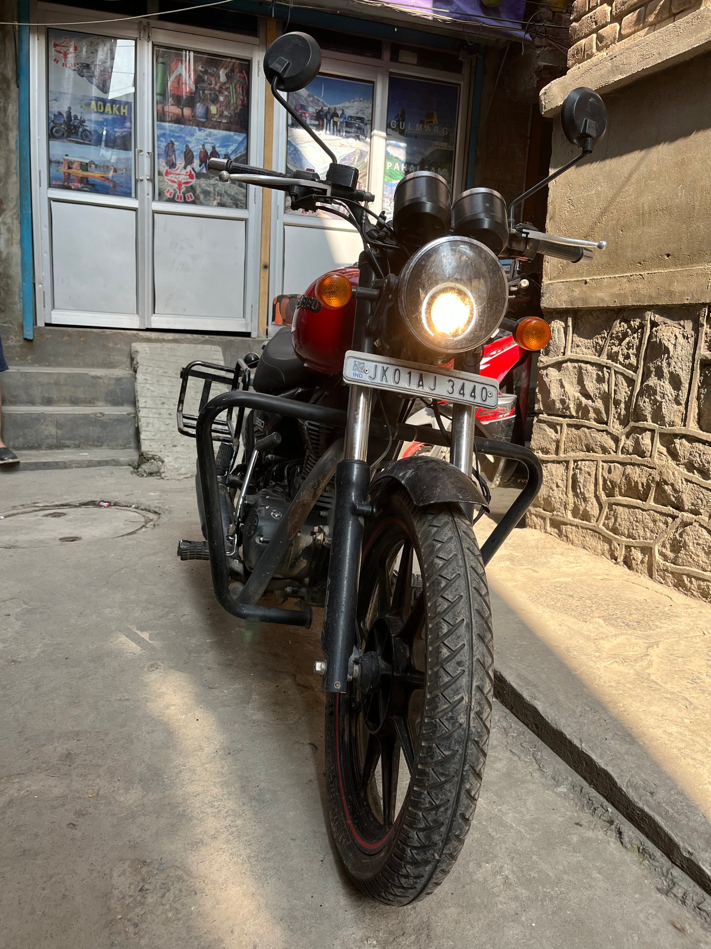 Royal Enfield Thunderbird X 350 – Bold & Blacked-Out