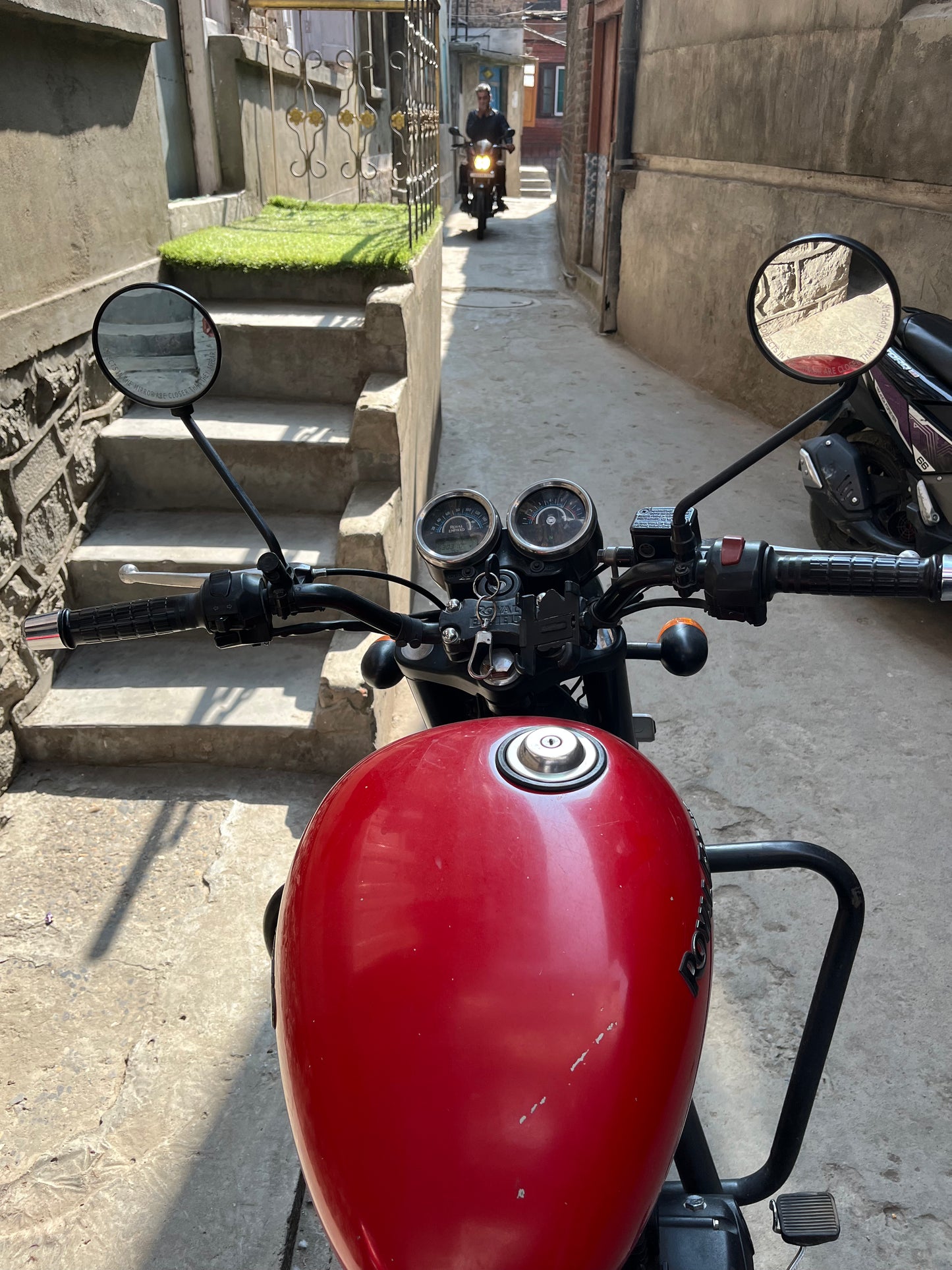 Royal Enfield Thunderbird X 350 – Bold & Blacked-Out