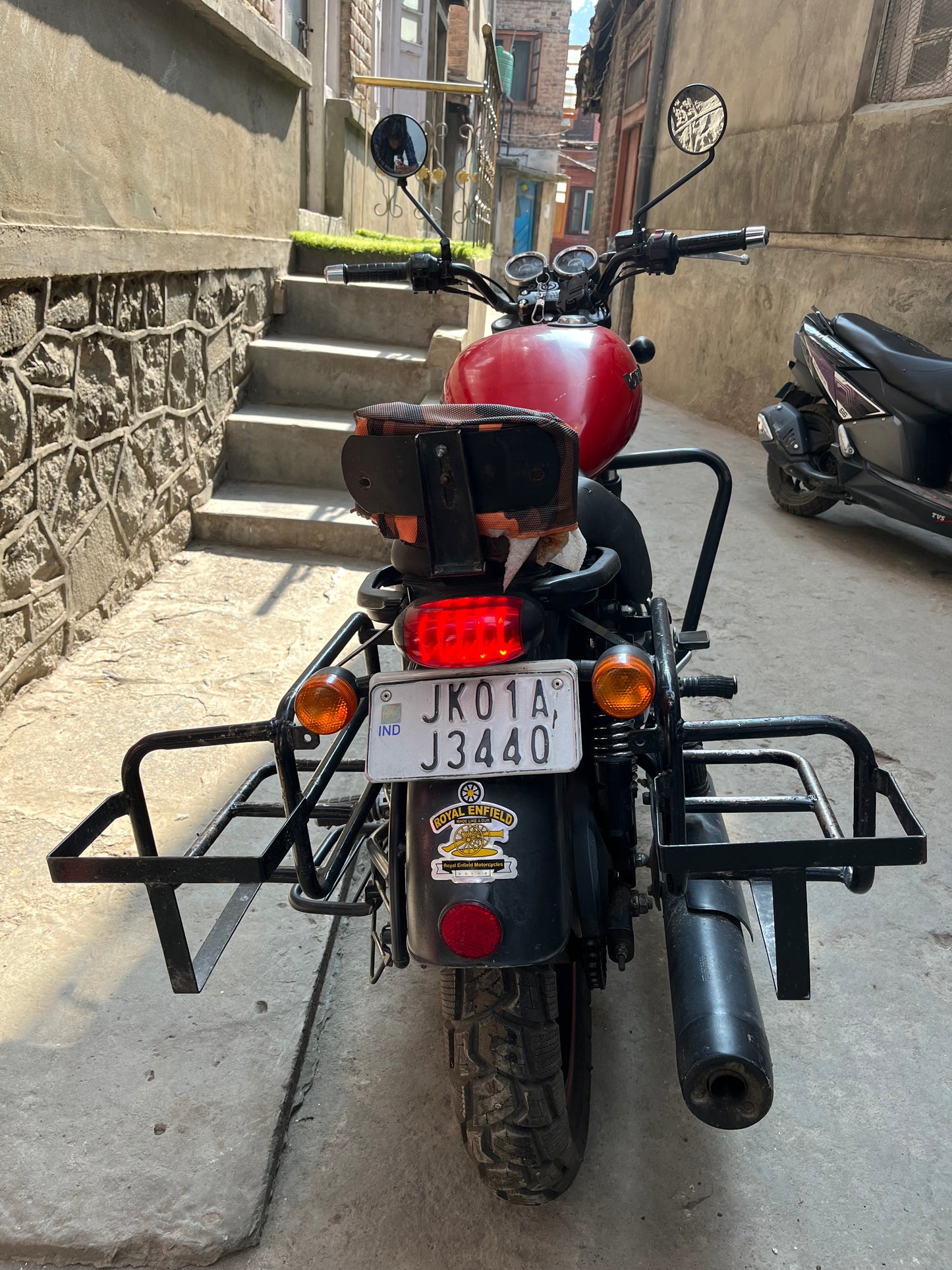 Royal Enfield Thunderbird X 350 – Bold & Blacked-Out