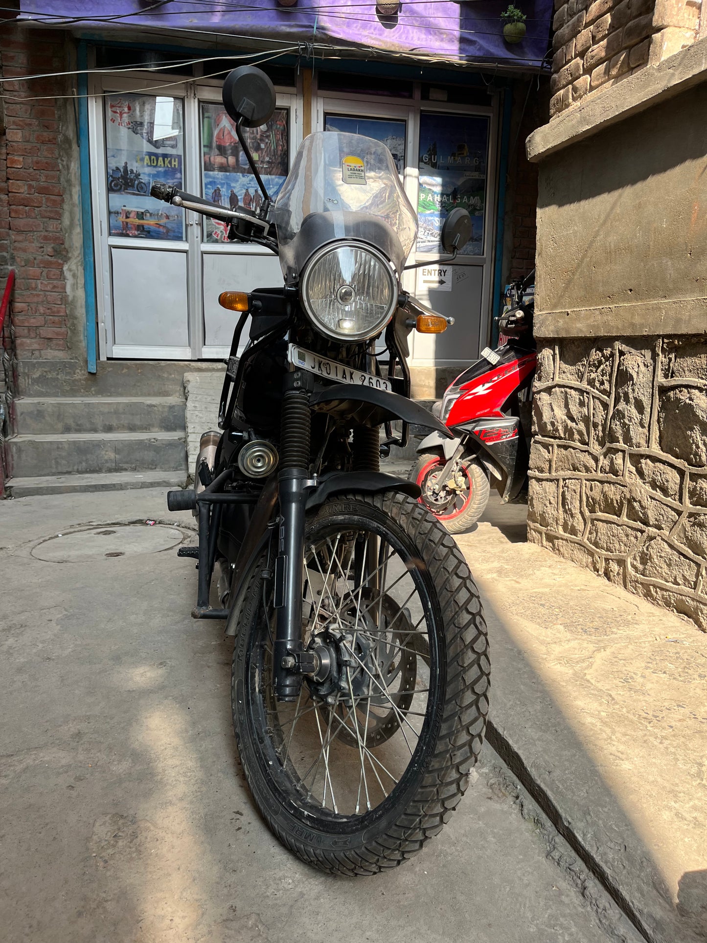 Royal Enfield Himalayan 411cc – Adventure Ready