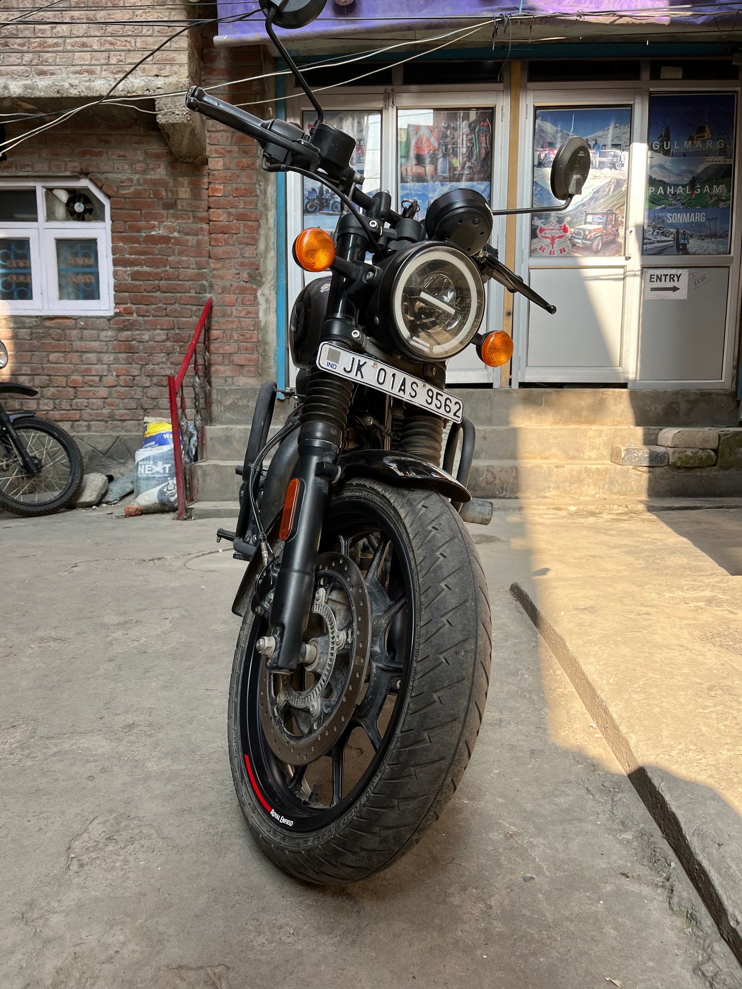Royal Enfield Hunter 350 – Nimble & Stylish
