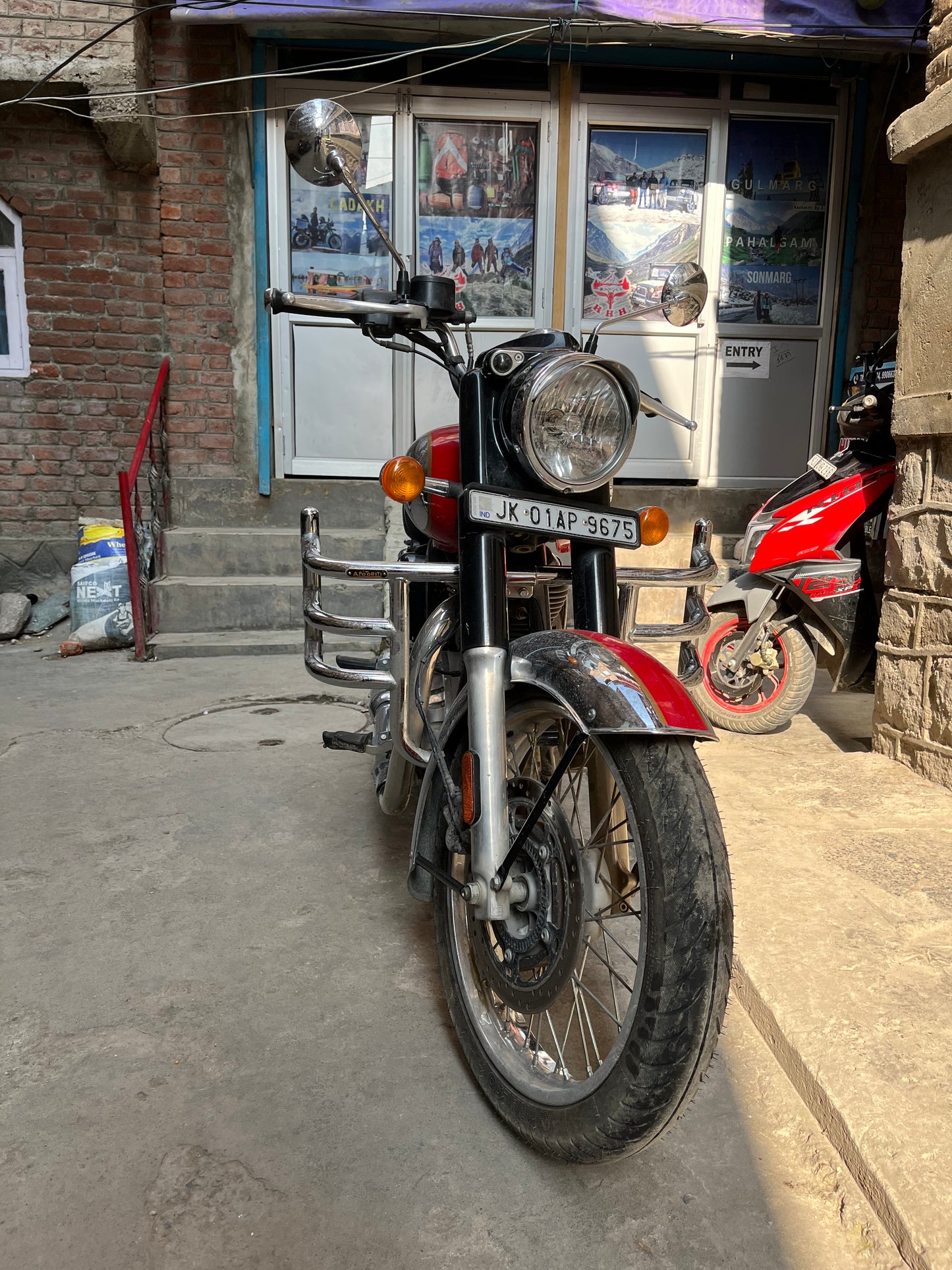 Royal Enfield Classic 350 Reborn – Timeless Cruiser